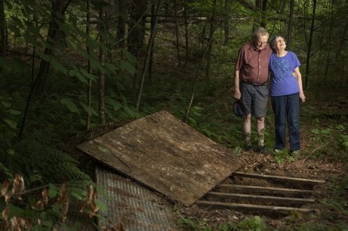 Sandy ’55 and Ruth Mary Cooper Lamb ’56 with their self-dug graves