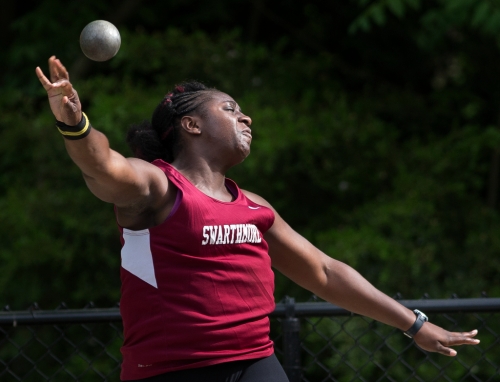 Osazenoriuwa Ebose ’15 throwing a shot put