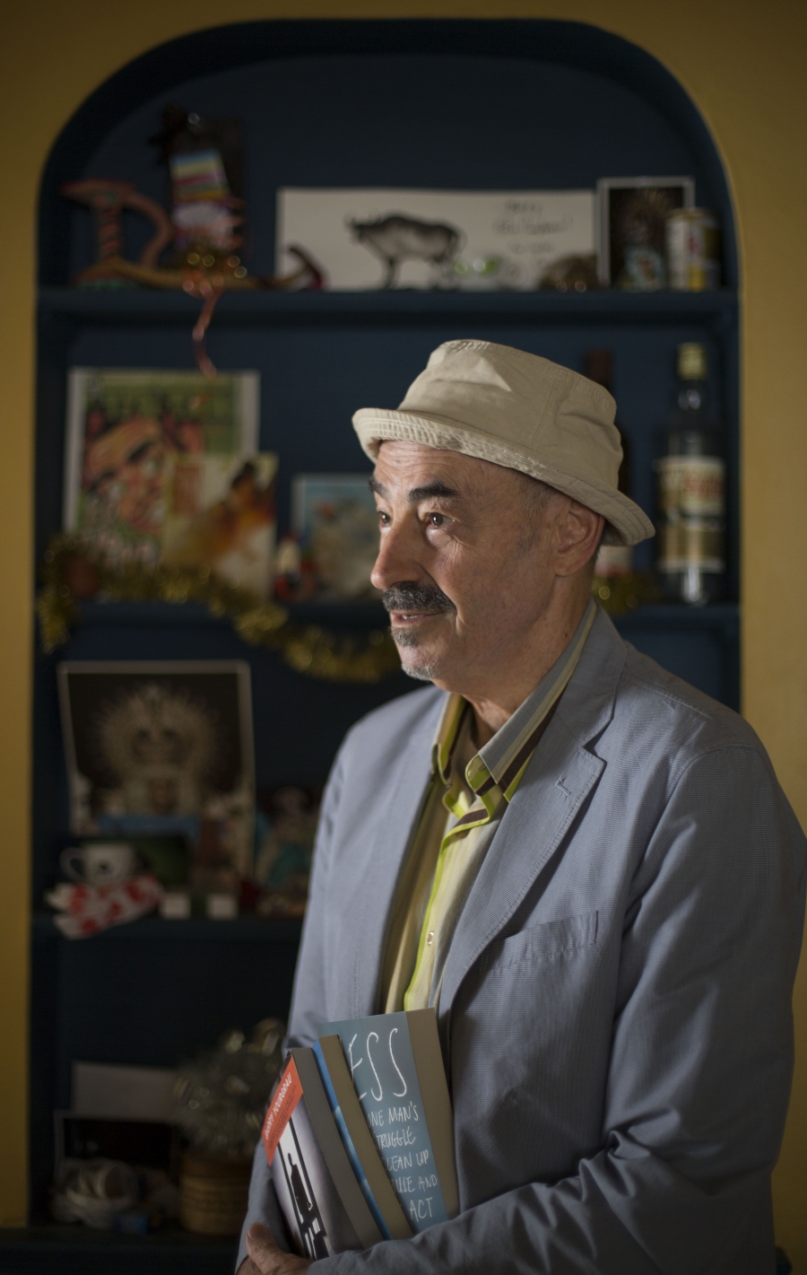 Barry Yourgrau ’70 portrait in his apartment