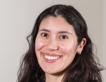 Portrait of Alicia Muñoz ’03 smiling