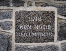 Motto of Swarthmore in stone 