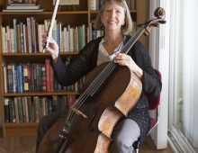 portrait of Elizabeth Marsh Morrison ’66 about to play a cello