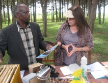 Susanne Weil teaching beekeeping with Edward Ochoro