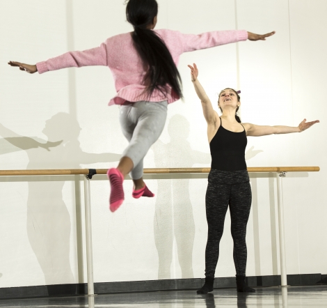 Amelia Estrada ’17 leading a dance class