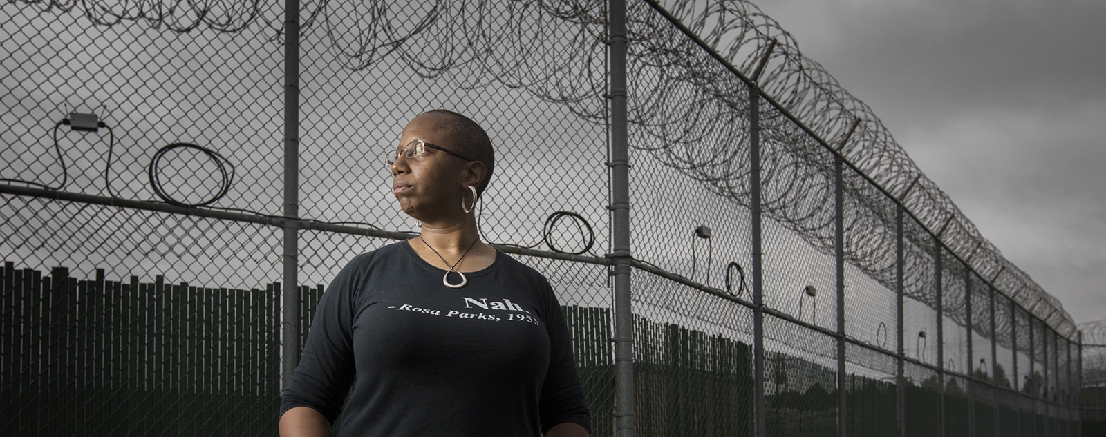 Erin Corbett ’99 stands in front of a prison