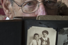 Franz Leichter ’52 holding a photo of himself as a boy with his older brother, Henry ’48, and their mother, Käthe.