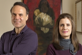 Siblings Kevin ’77 and Raissa Radell ’85 celebrate their artist mother.