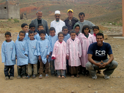school_uniform_distribution_for_kids_in_the_school_of_Targa.jpg