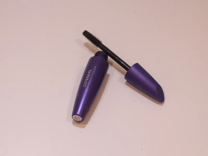 A used mascarra applicator