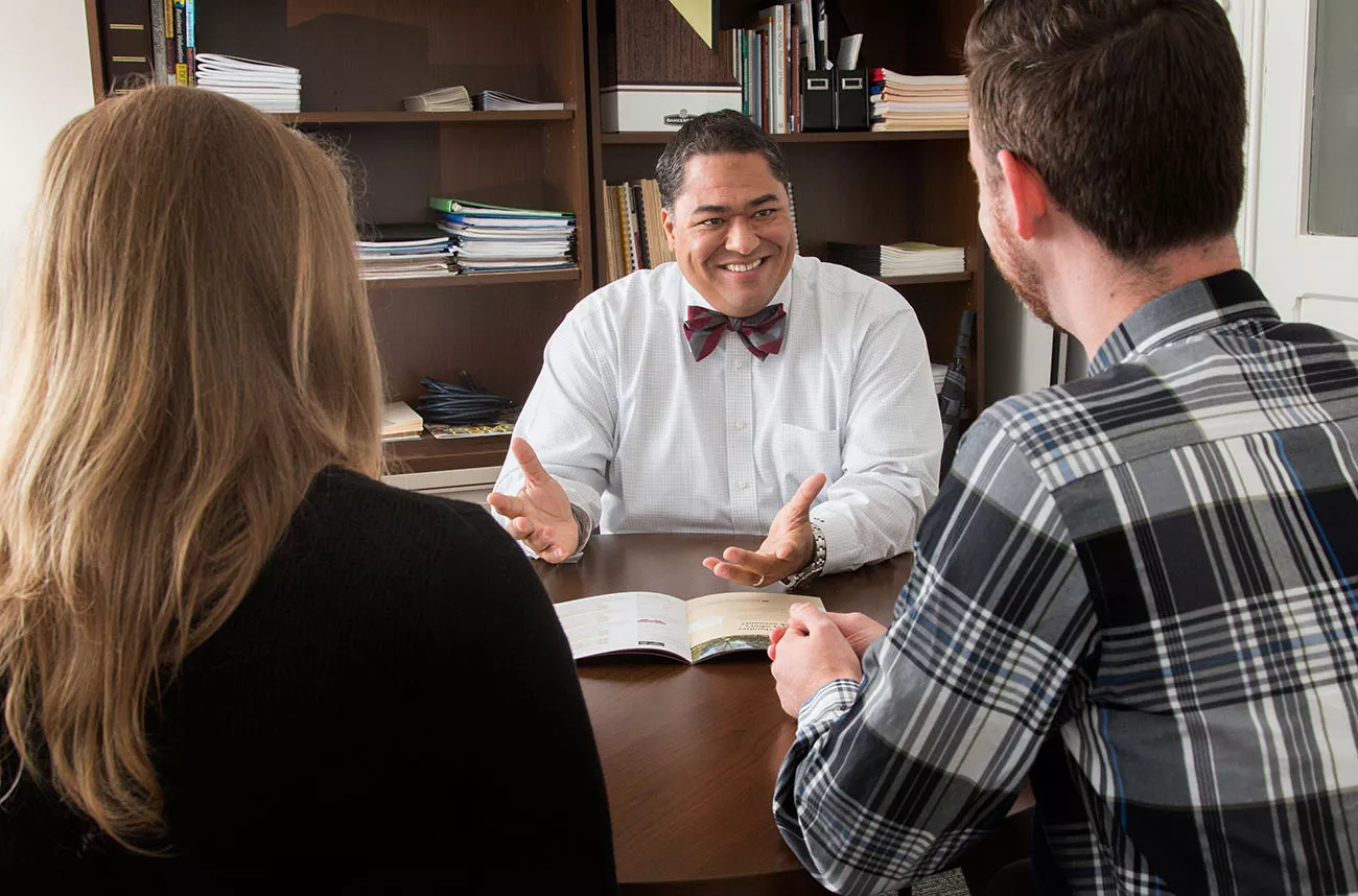 students meeting with financial aid