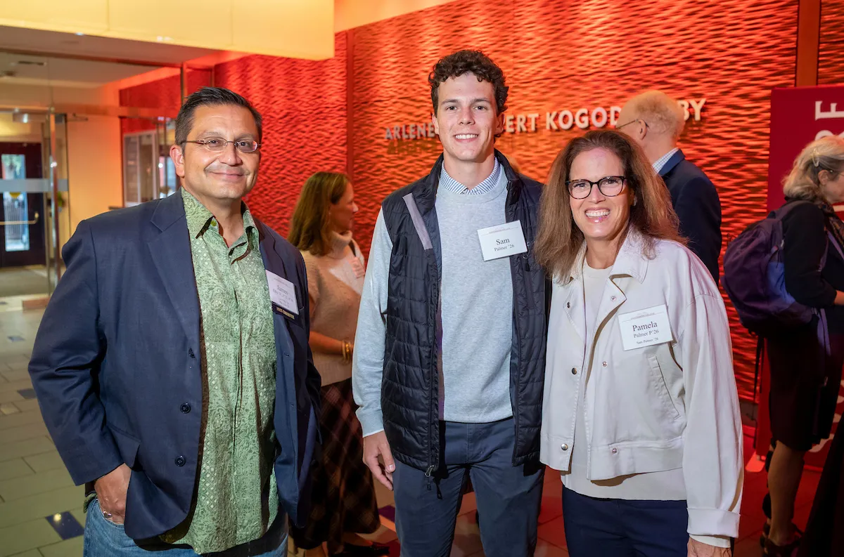 Parents and alumni pose
