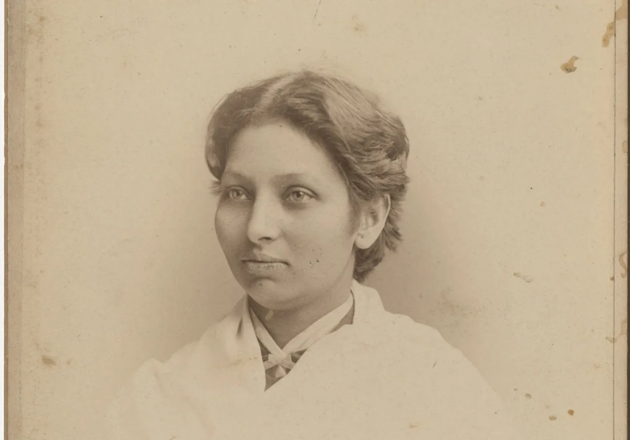 Shows Indian social reformer Pandita Ramabai Sarasvati from the shoulders up