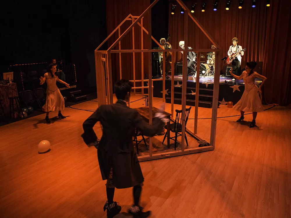 Image from Sr. Company 2014, Americamisfit
