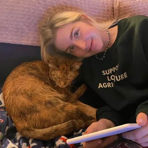 Katrien de Waard reading with her cat
