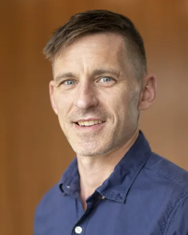 Chris Graves headshot