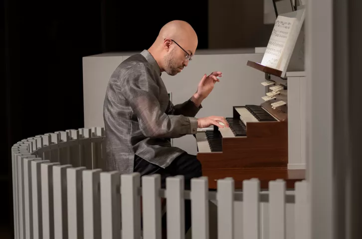 Man plays musical organ