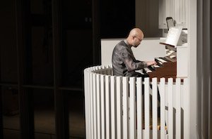 Organist Mark Loria '08