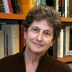 Marion Faber in front of bookshelf