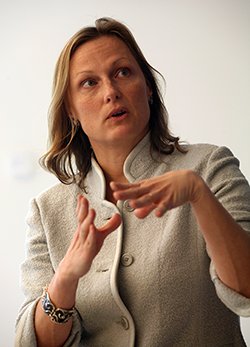 Amanda Bayer