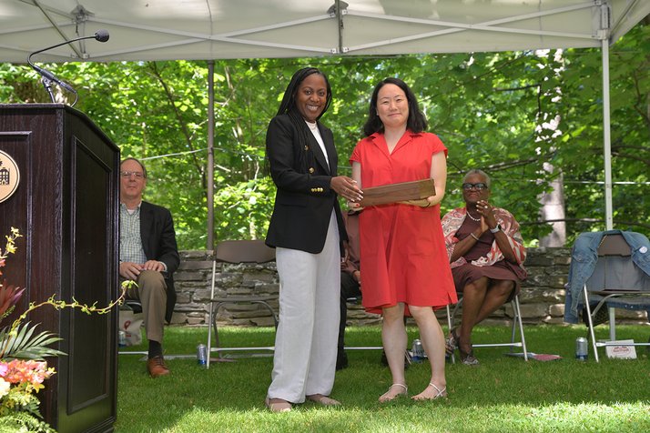 BoHee Yoon ’01 passed the Alumni Council gavel to Ayanna Johnson ’09, welcoming her as the new Alumni Council President.