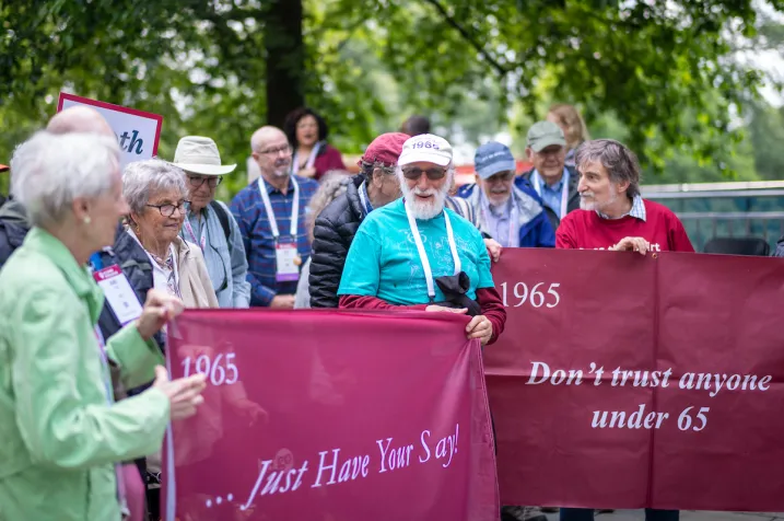 Alumni at parade of classes