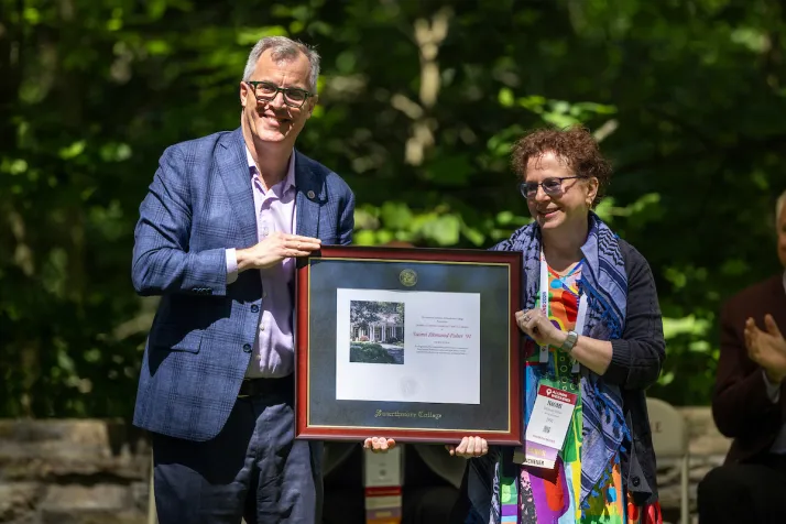 Naomi Zikmund-Fisher ’91 receives the Arabella Carter Community Service Award from Jim Sailer