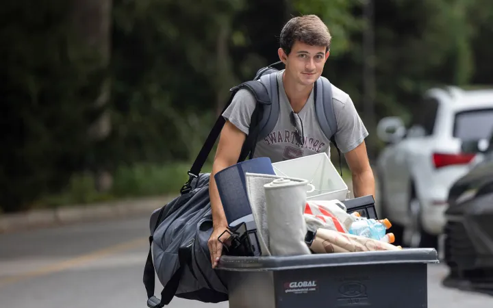 students arriving on campus