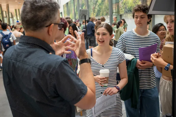 Student speaks with faculty at advising fair