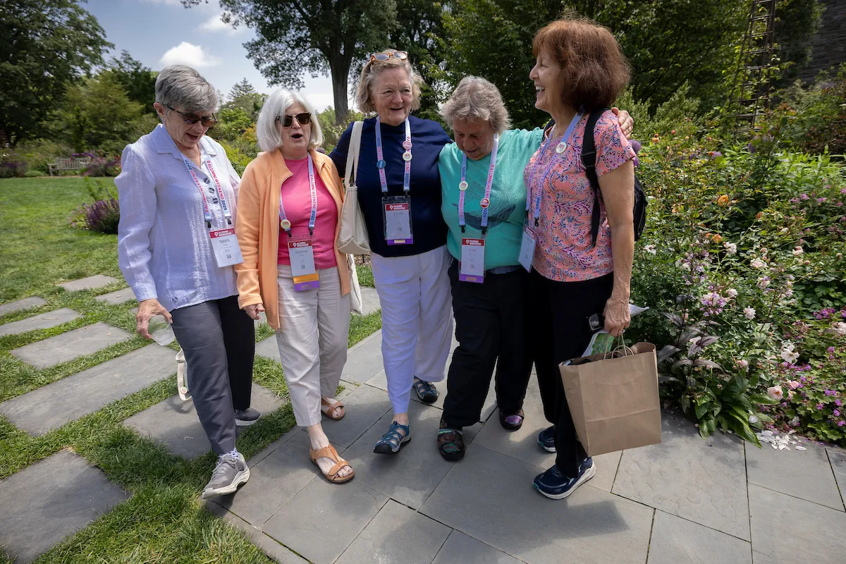 Group of alumni pose in garden
