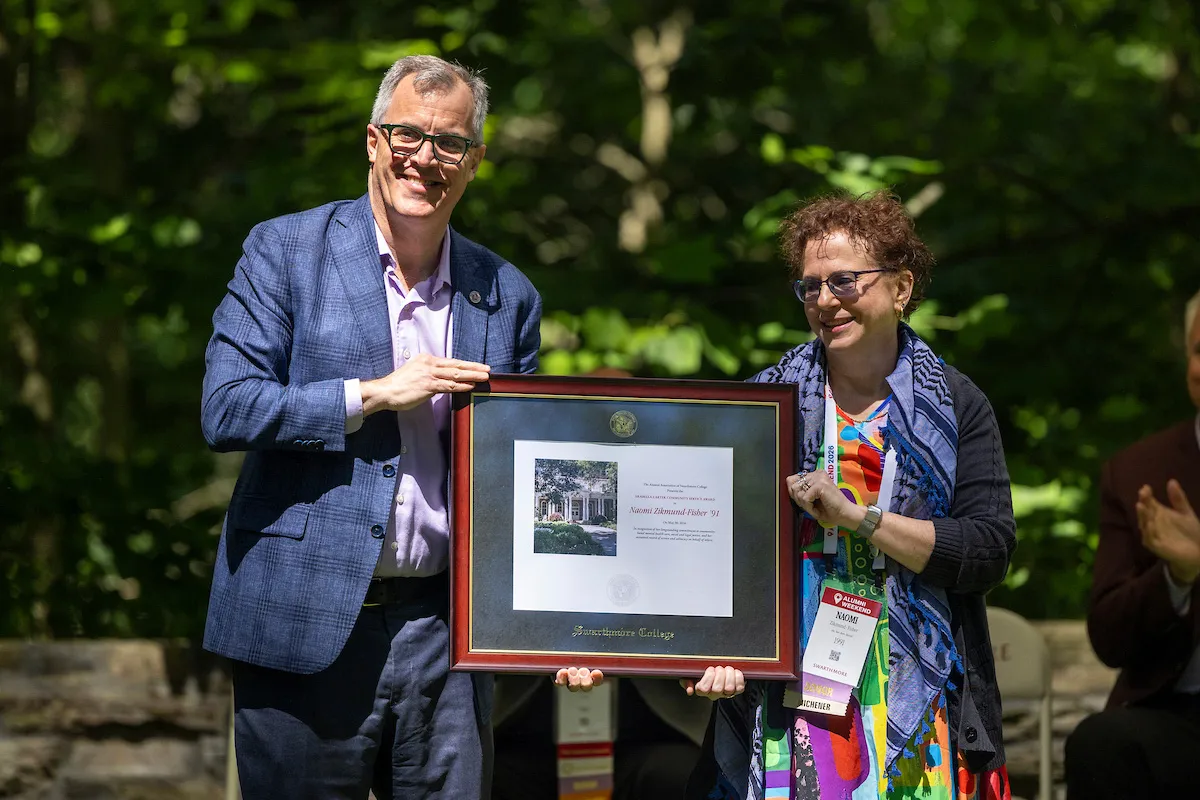 Naomi Zikmund-Fisher ’91 receives the Arabella Carter Community Service Award from Jim Sailer