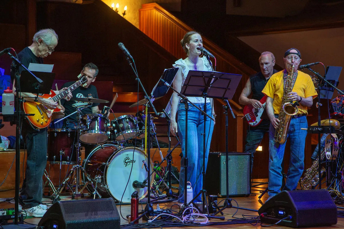 Alumni perform in Upper Tarble during evening concert