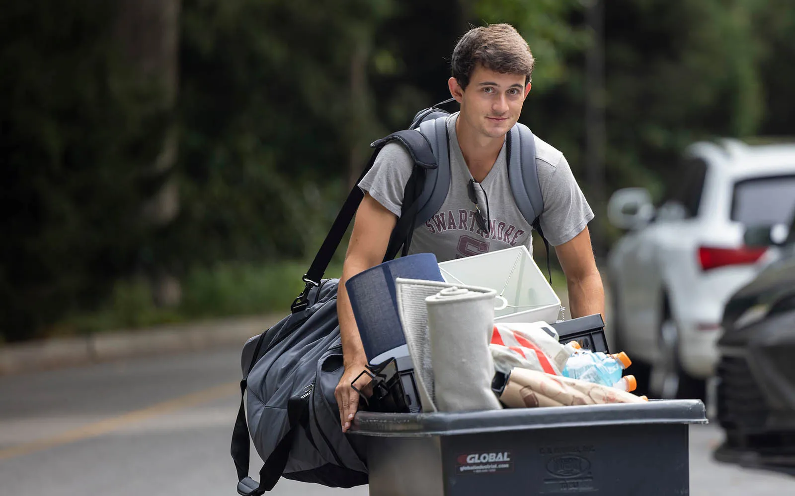 students arriving on campus