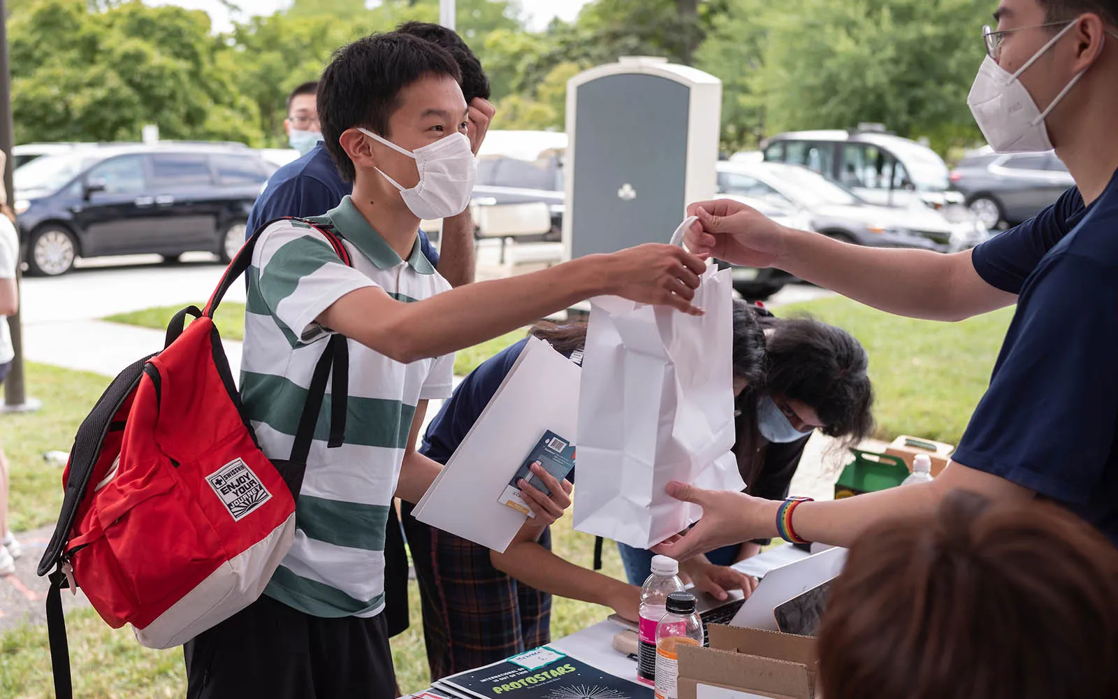 students arriving on campus