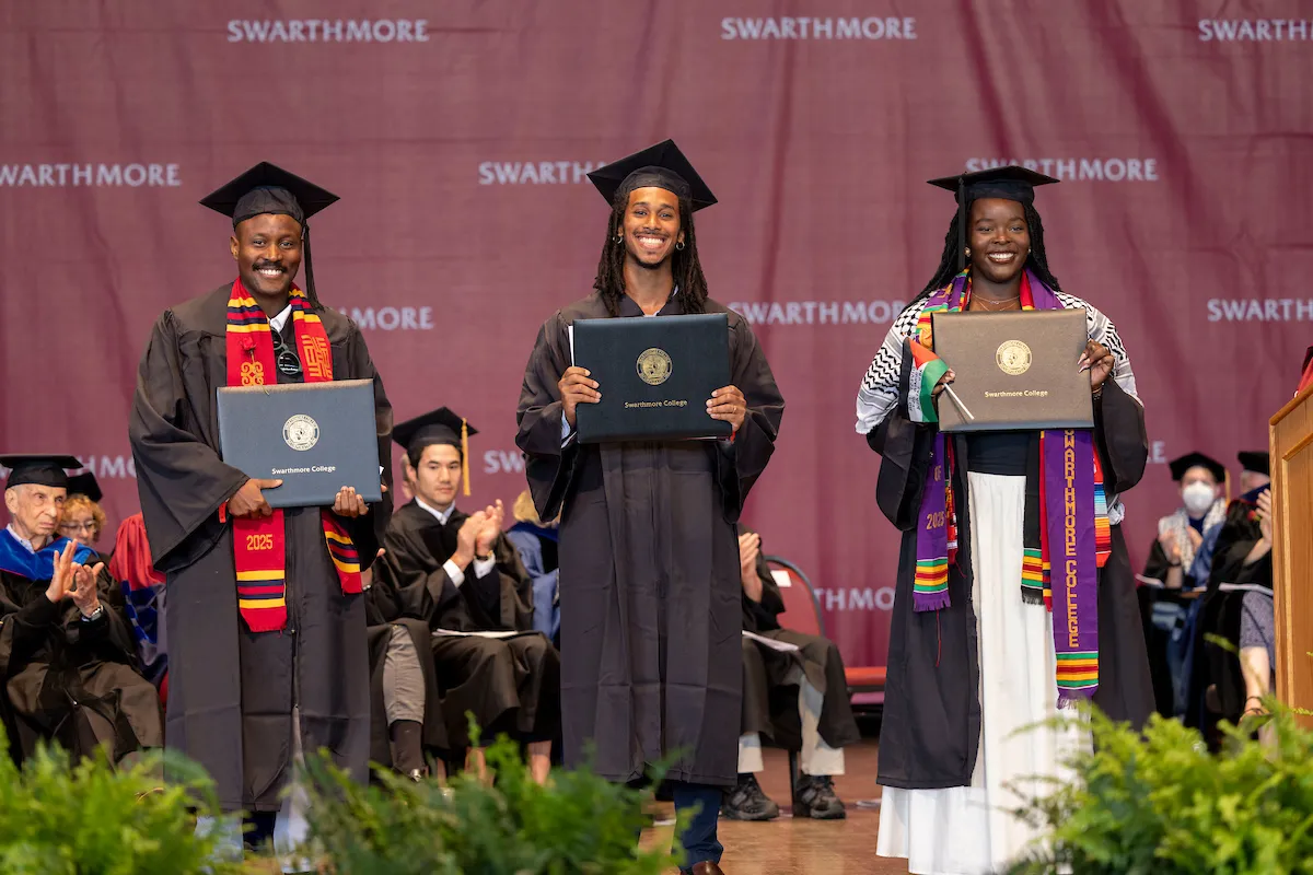 Oak and Ivy winners pose on stage at commencement