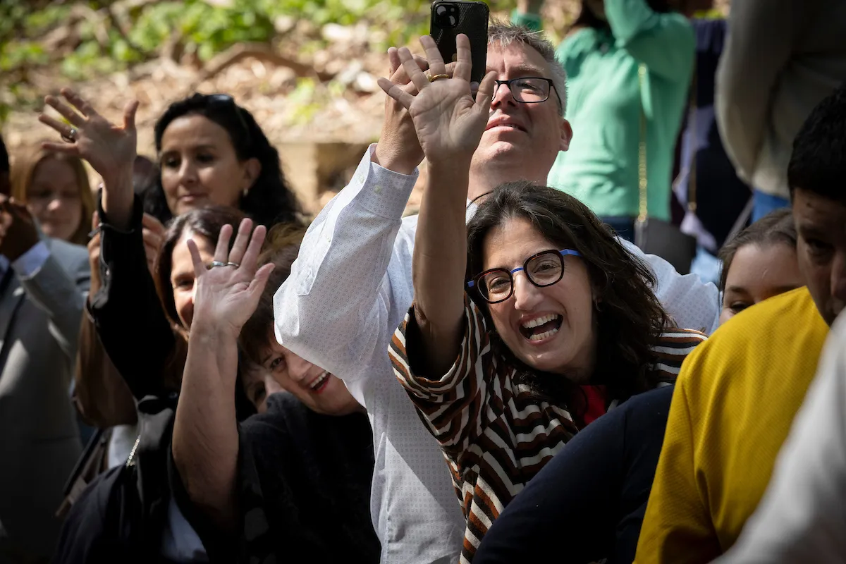 parents wave to students at Baccalaureate