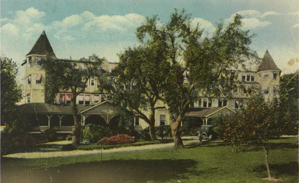 Colored postcard of the Strath Haven Inn in Swarthmore, ca. 1920