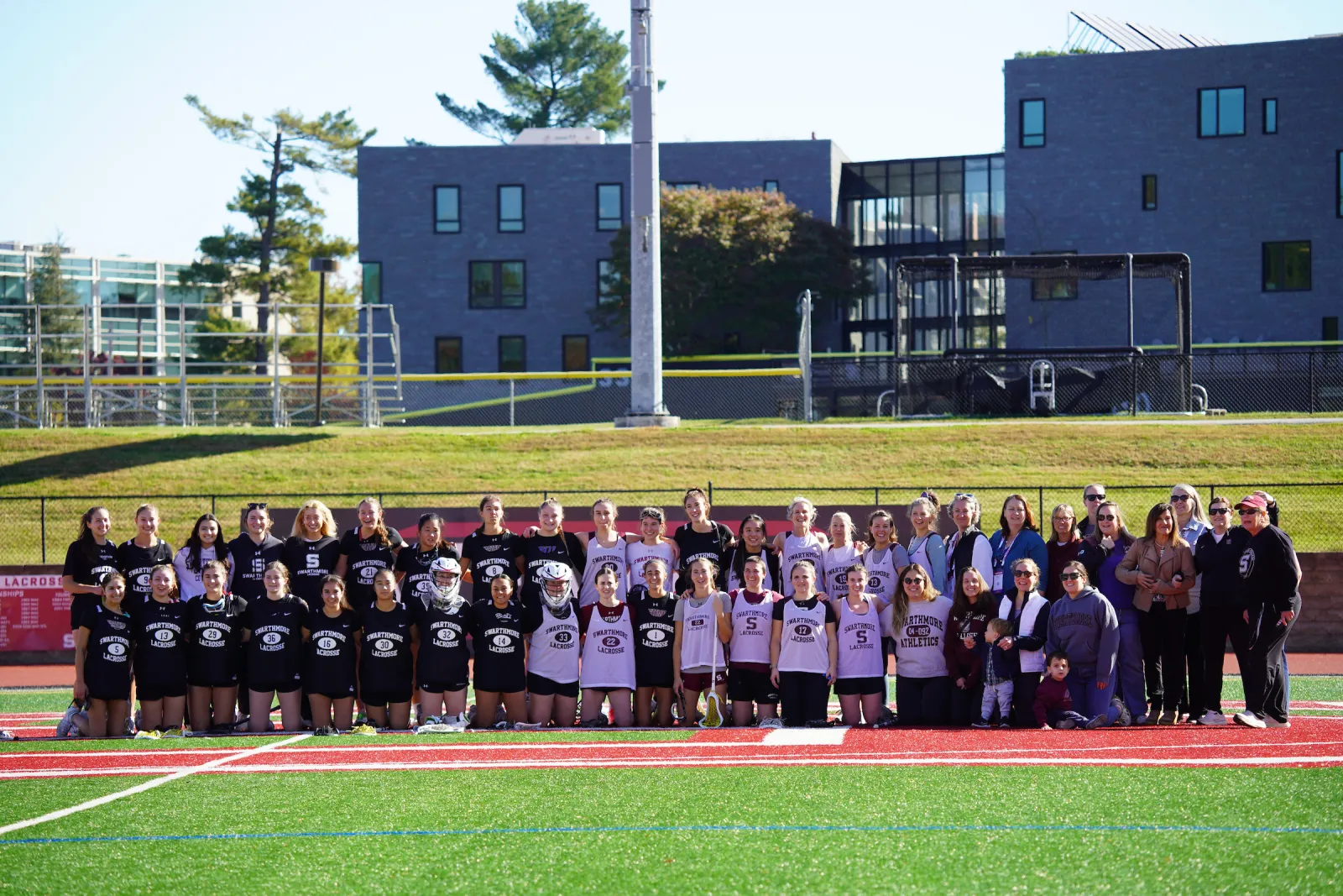 Women's lacrosse alumni game group photo
