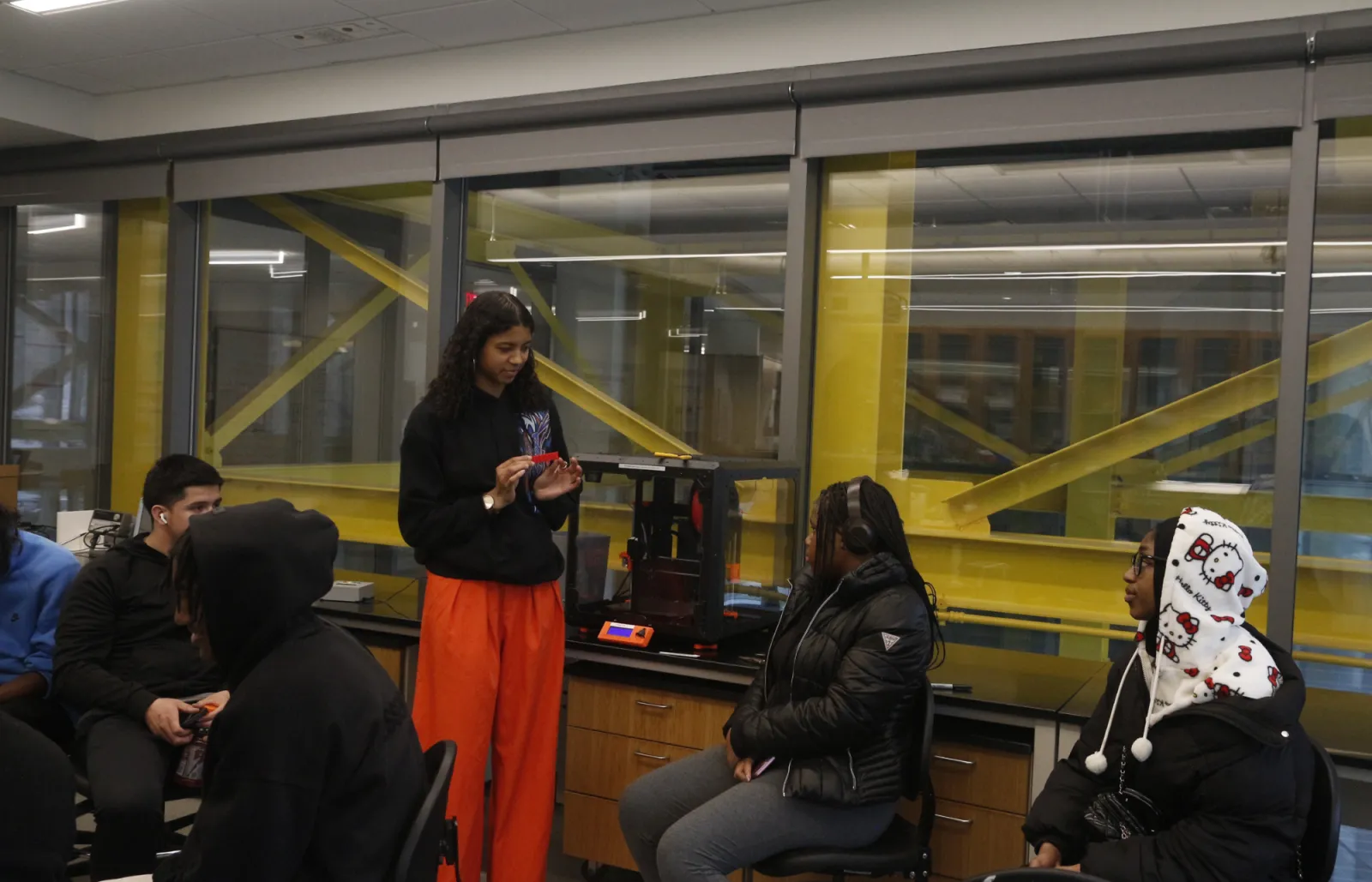 Swarthmore student teaching GEC students