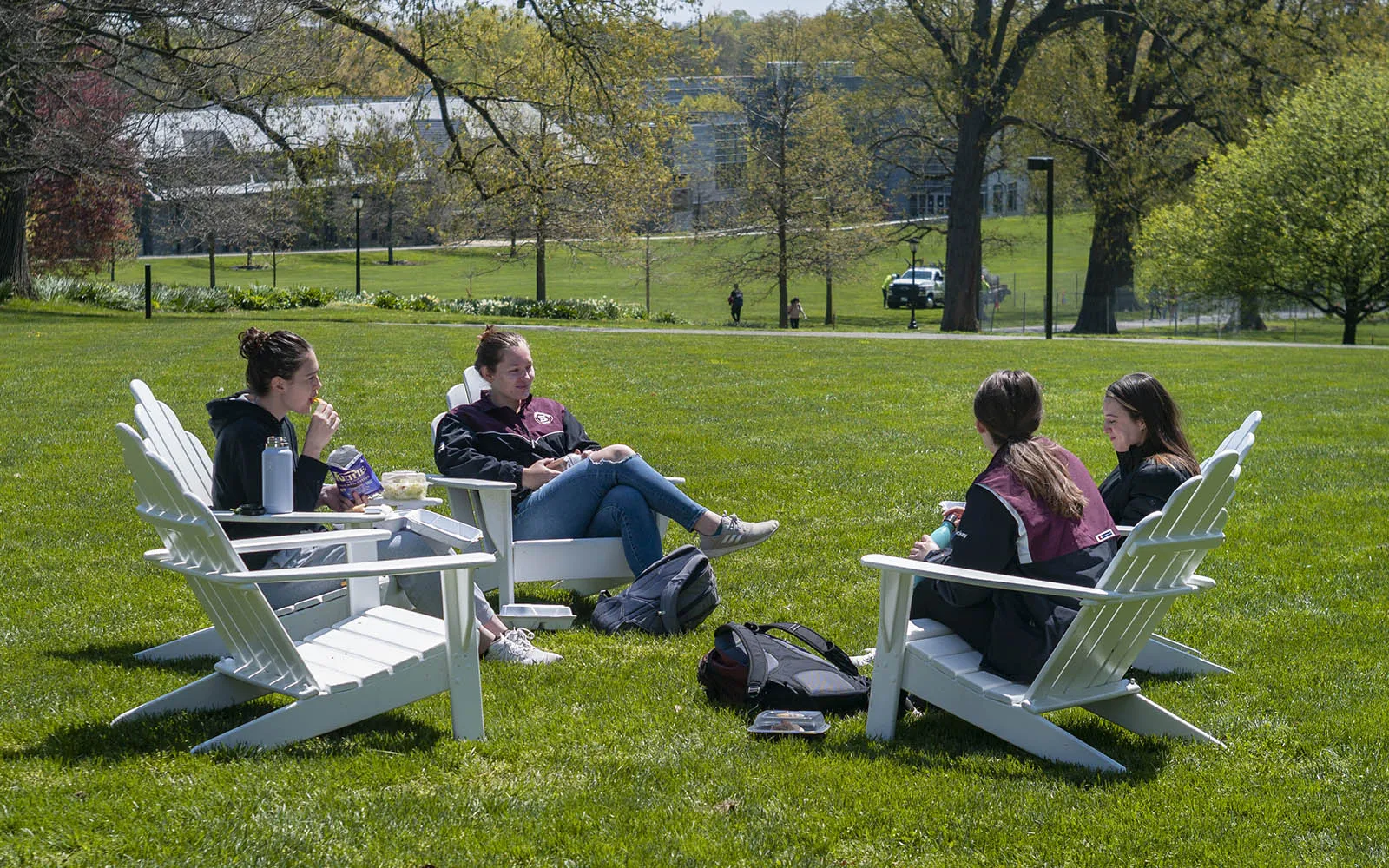 students eating lunch outside