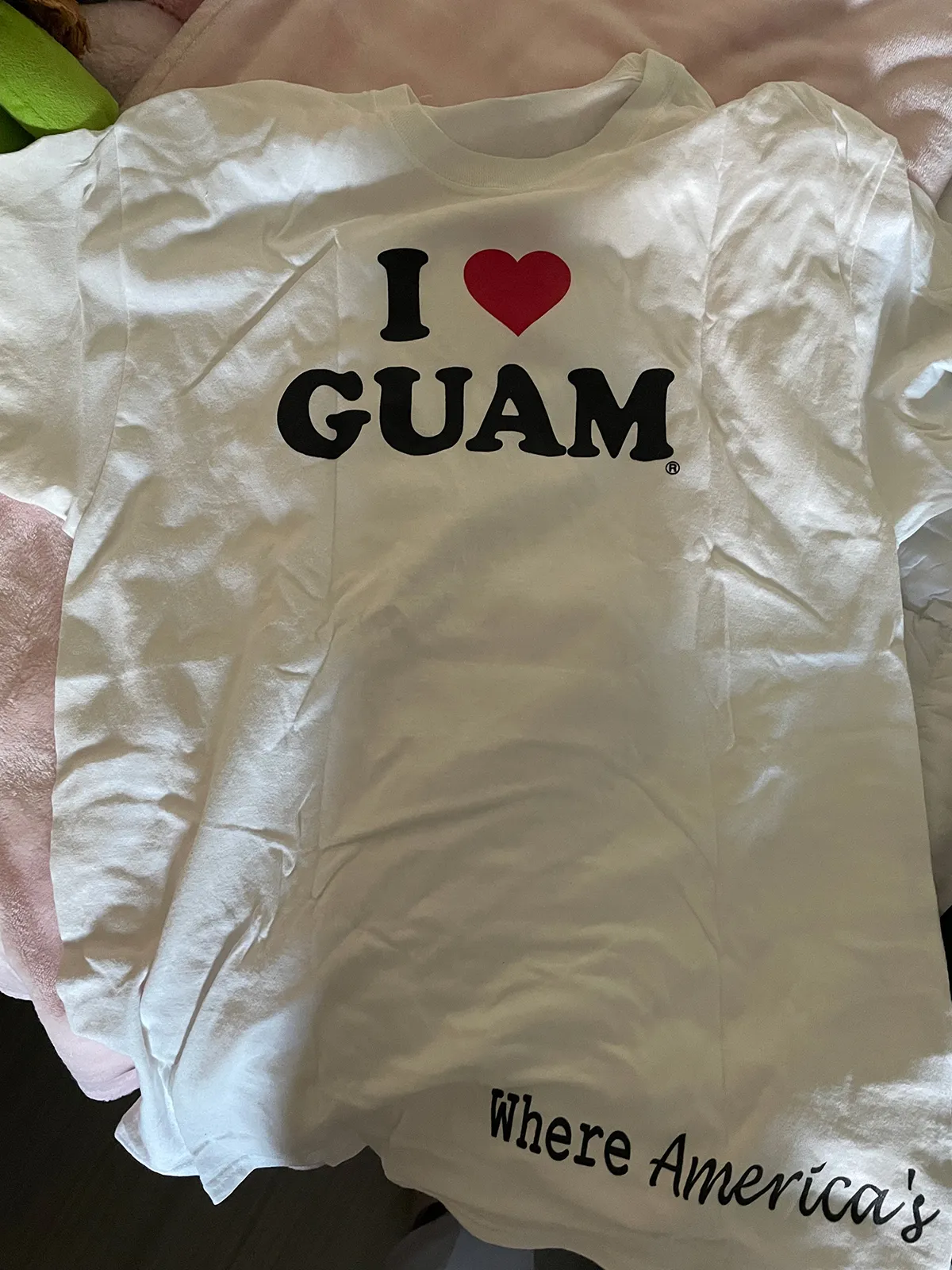 White t-shirt that says "I heart Guam