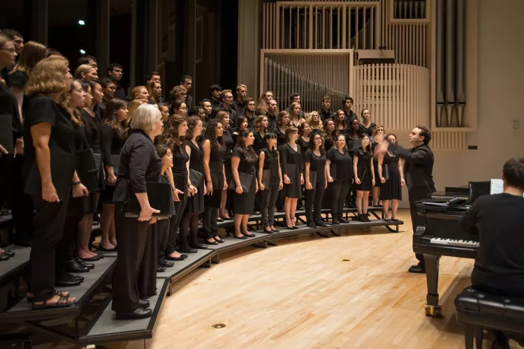 Joseph Gregorio conducts the Swarthmore College Orchestra