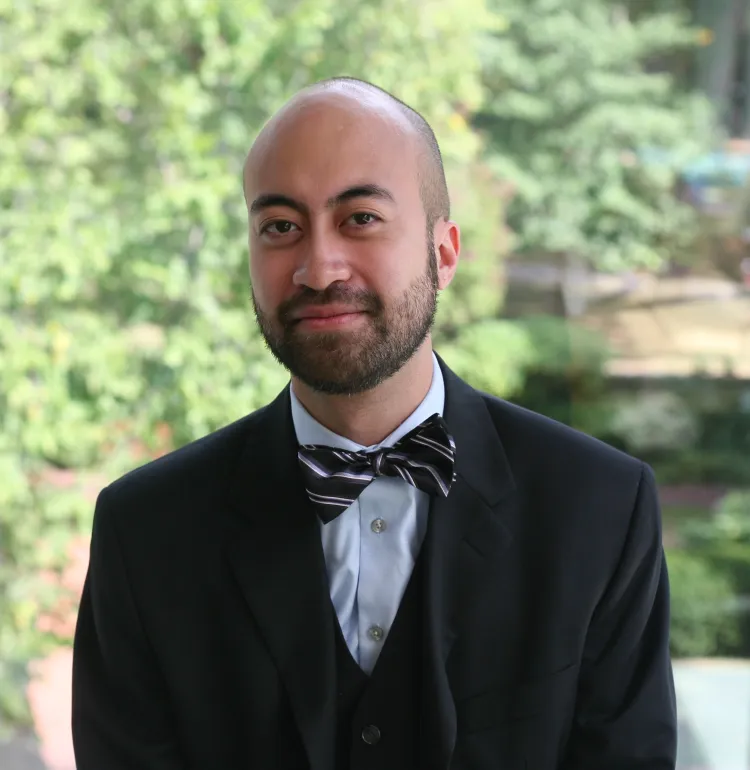 Portrait of organist Mark Loria '08
