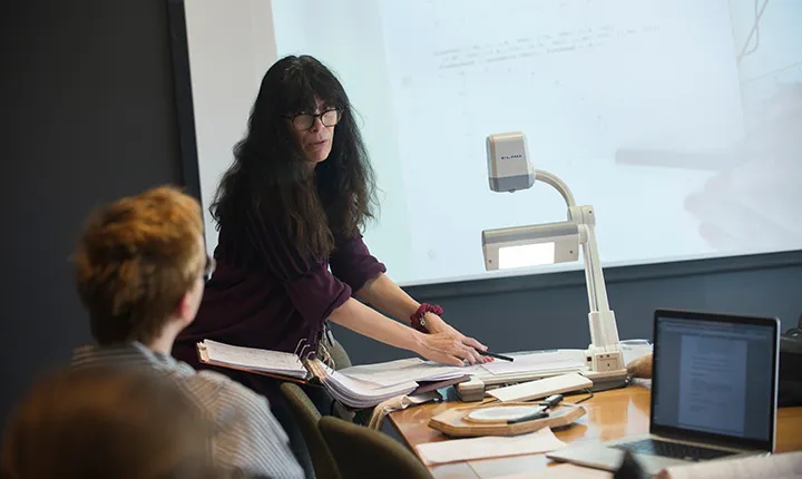 Amy Graves teaches seminar with overhead projector