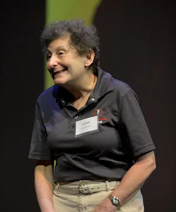  Elise McCarthy