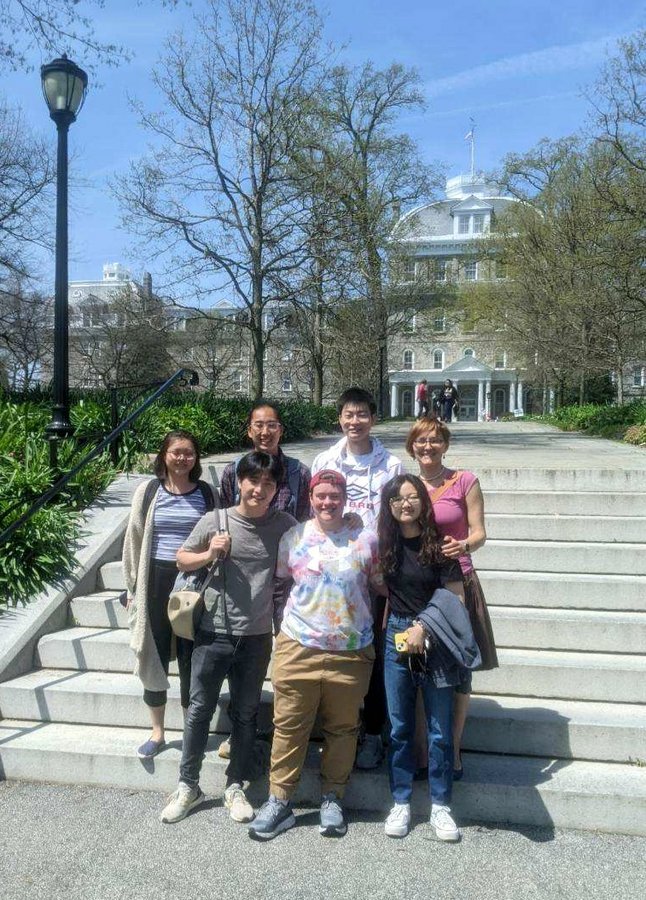 Yatsunyk lab group celebrates Kevin Li's acceptance to MIT!