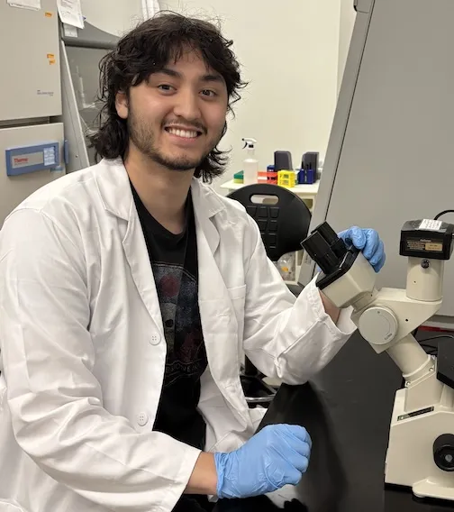 alex hearn in the lab