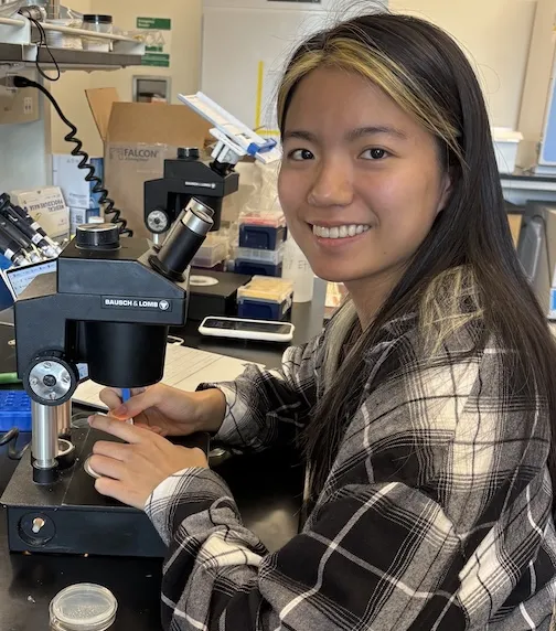yuxuan guo in the lab
