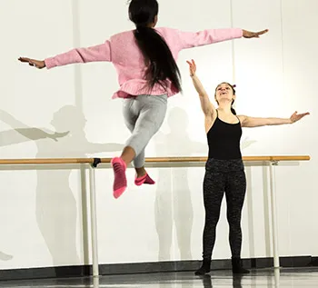 Amelia Estrada '17 instructs a dance student