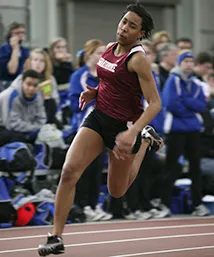 Kenyatta Givans runs on indoor track