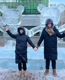 Yixin Cui and mother in front of ice sculptures